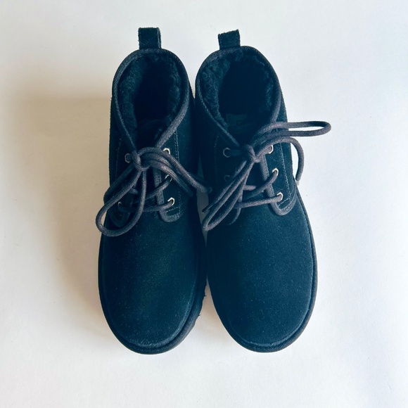 UGG Black Suede Sheepskin Leather Lining Lace Up Ankle Boots size 10 - Picture 4 of 16